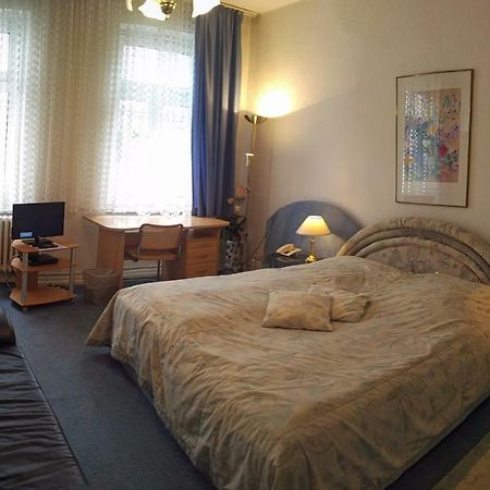 Central Budget Hotel Бонн Экстерьер фото
