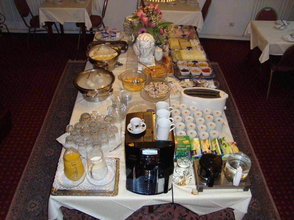 Central Budget Hotel Бонн Экстерьер фото